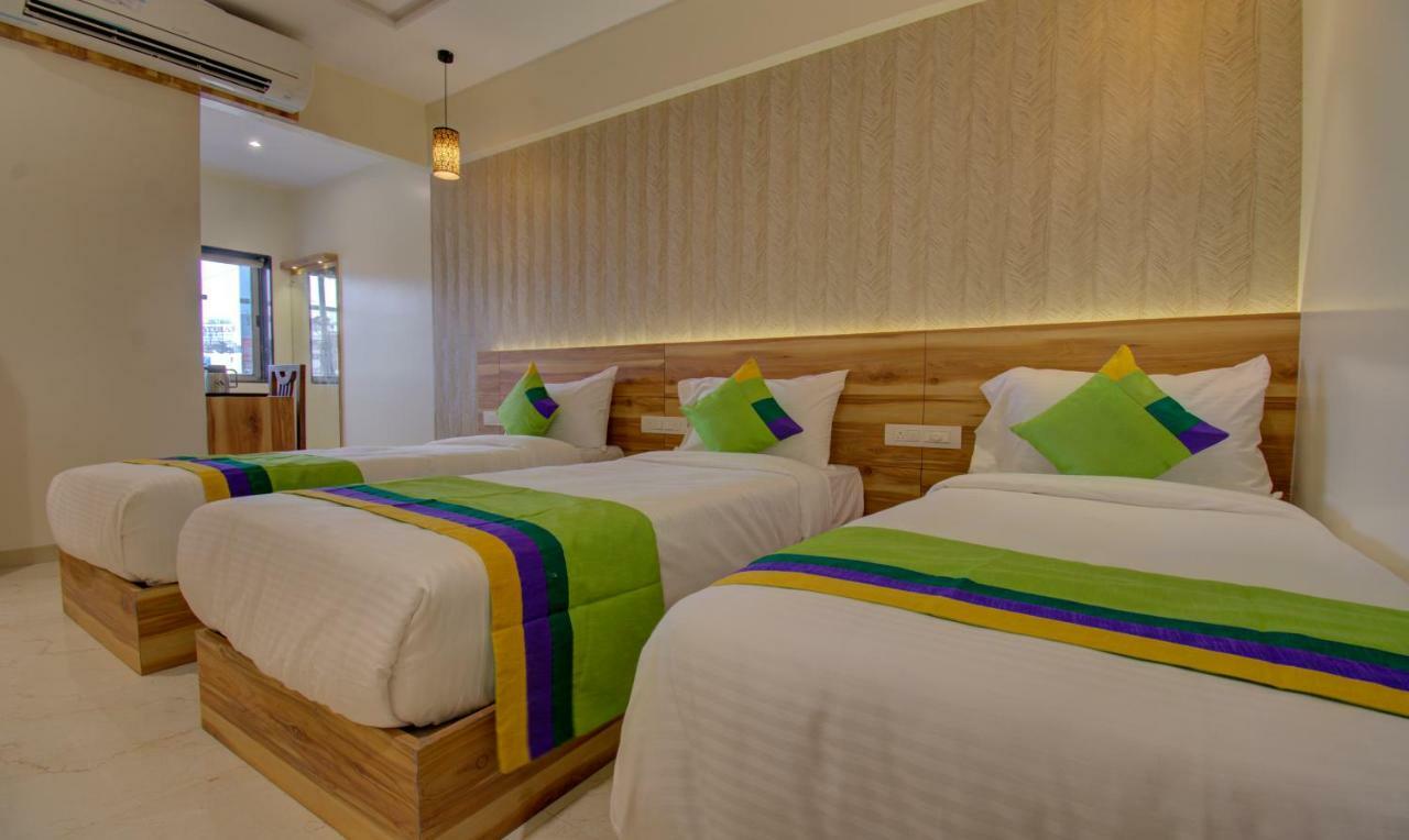 Hotel Amisha International Surat Buitenkant foto