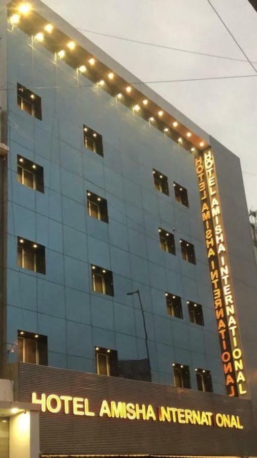 Hotel Amisha International Surat Buitenkant foto
